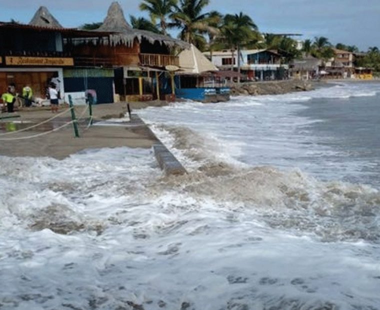 Oleajes persistirán en el litoral peruano hasta el 4 de enero advierte la Dihidronav e Indeci