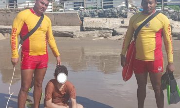 Piura: Rescatan a menor en peligro en el mar de Máncora