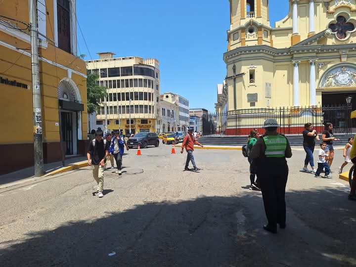 Piura: Aplican plan piloto de cierre del perímetro de la plaza de armas