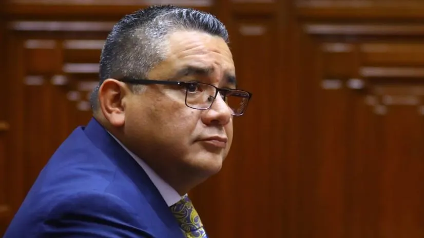 Ministro del Interior se niega a entregar acceso a iCloud en investigación fiscal