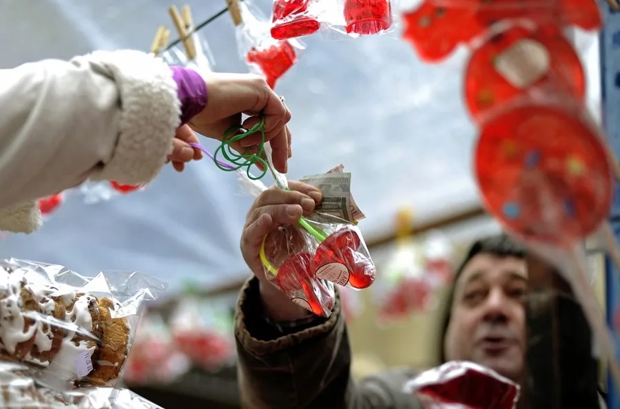 Digesa da plazo hasta 2027 para reemplazar el colorante Rojo N°3 en alimentos