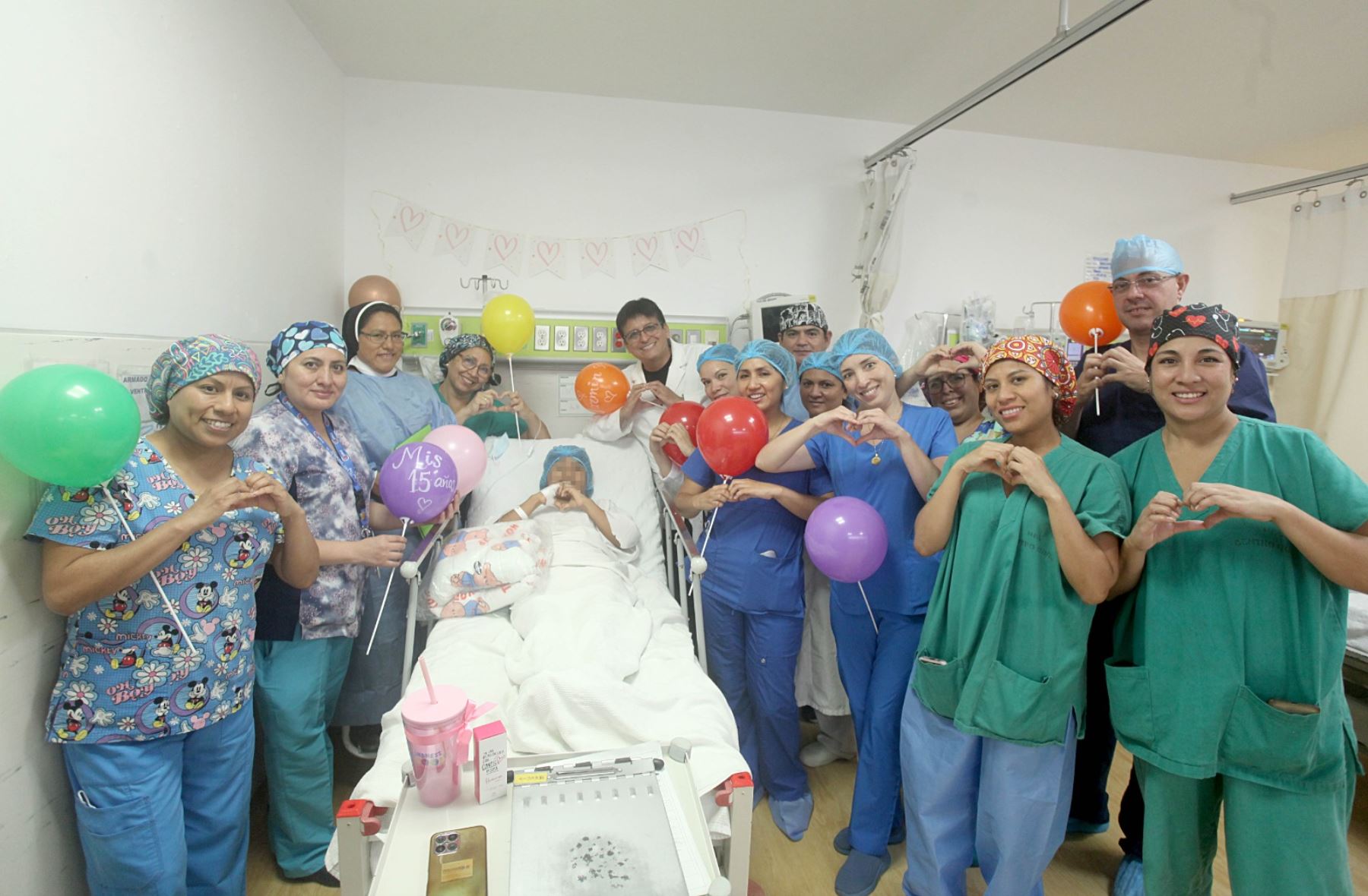 El día que cumplió 15 años recibe emotiva sorpresa antes de exitosa cirugía cardíaca