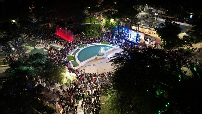 Piura inaugura el renovado parque Néstor Martos con un espectáculo de luces y agua