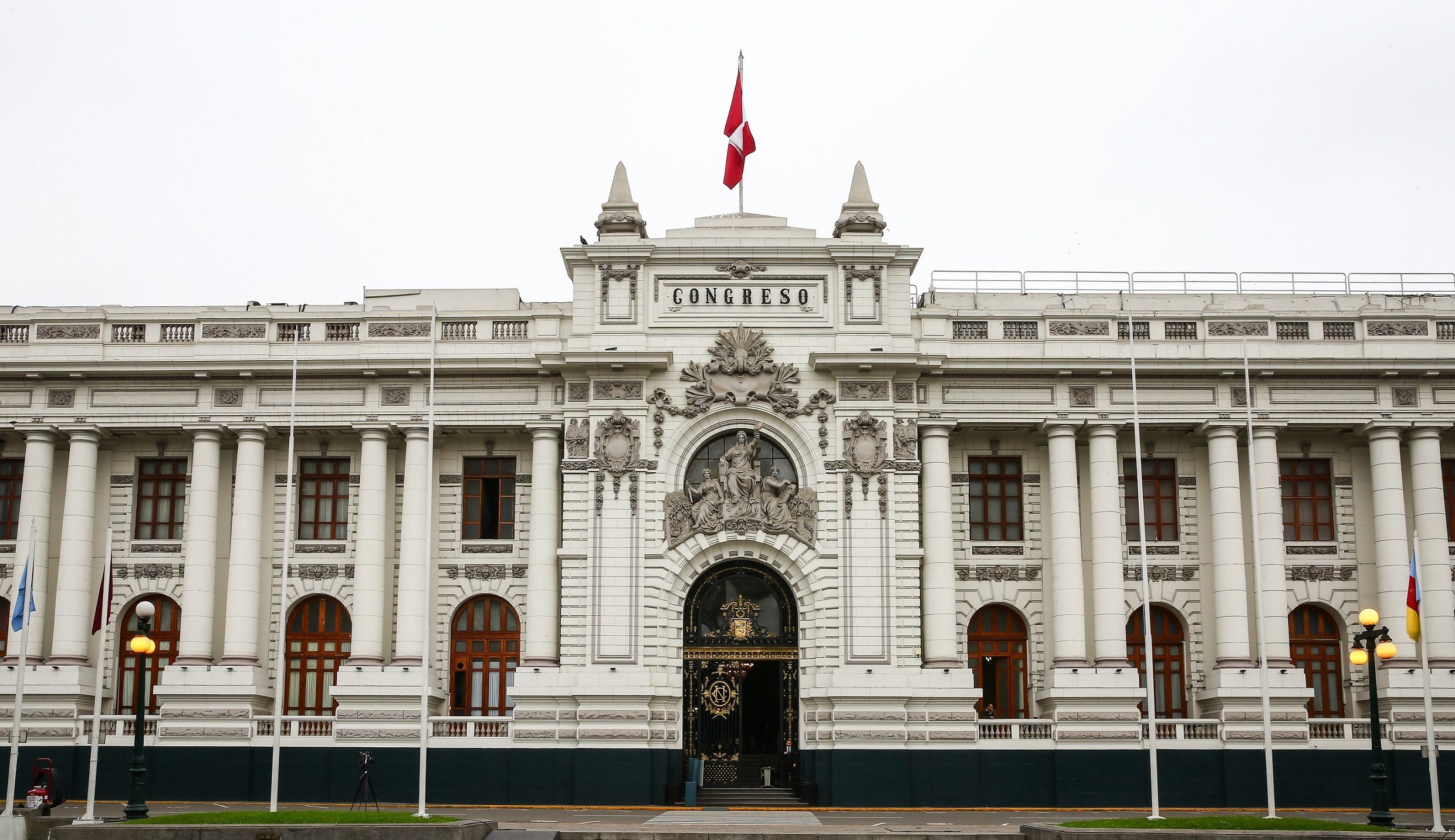 Congreso destina 1.6 millones de soles en alimentación en medio de crisis nacional