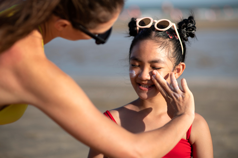 Protege tu piel este verano: consejos dermatológicos para evitar daños solares