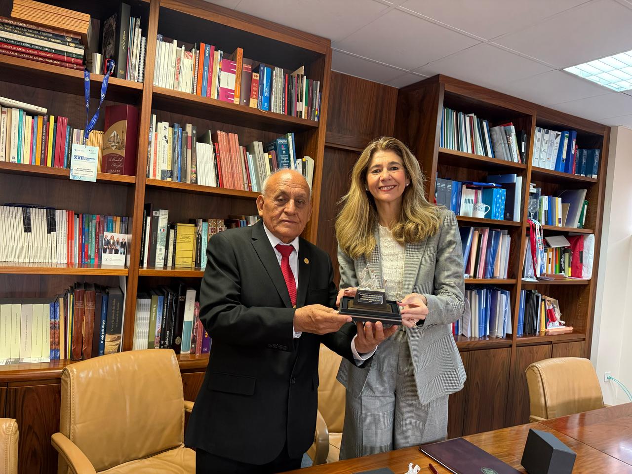 UNP firma convenio con Universidad Complutense de Madrid para cooperación académica