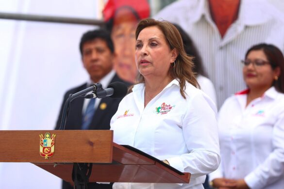 Boluarte asegura que entregará la banda presidencial con valentía y espíritu democrático en 2026