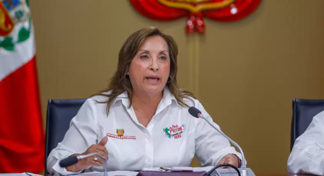 Dina Boluarte solicita revisión urgente de puentes tras colapso en Chancay