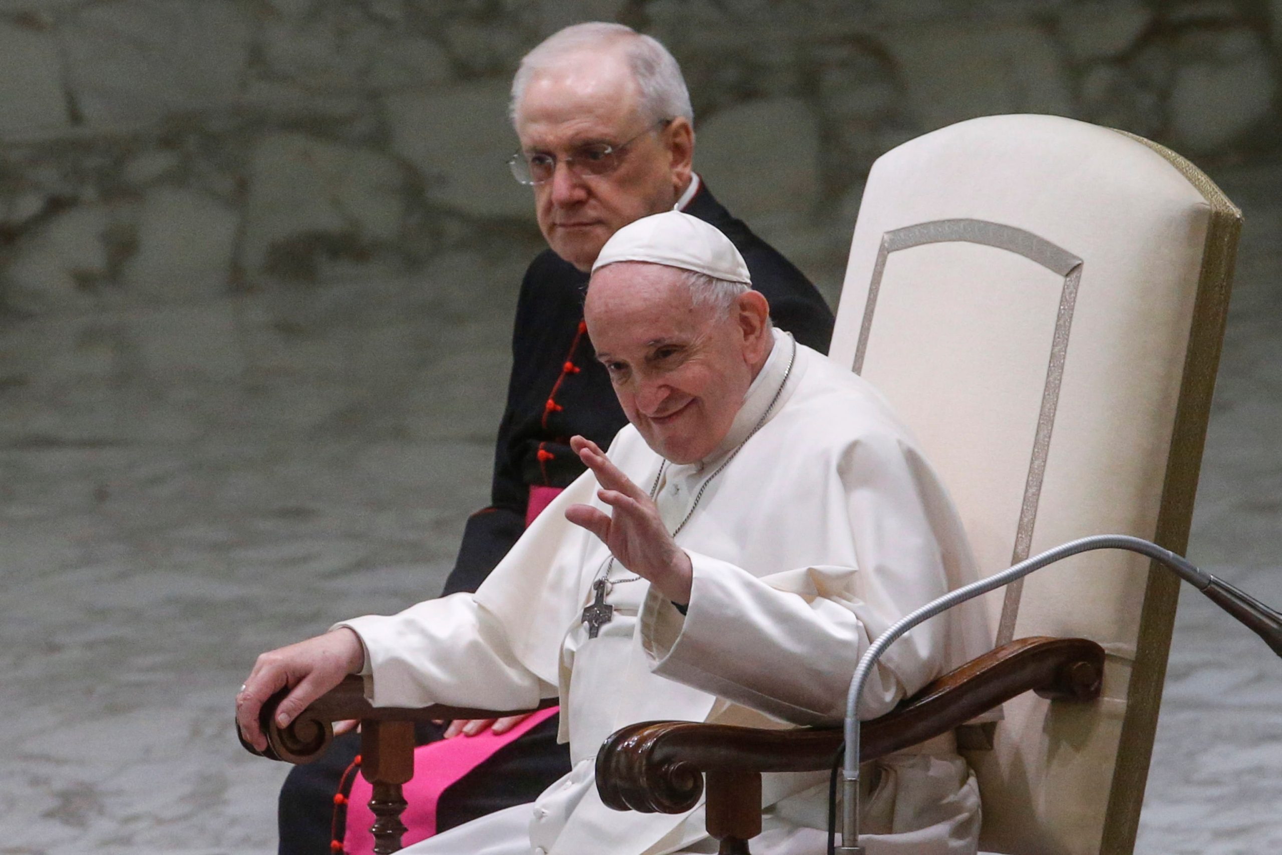 Papa Francisco sigue hospitalizado y aún no está fuera de peligro según sus médicos