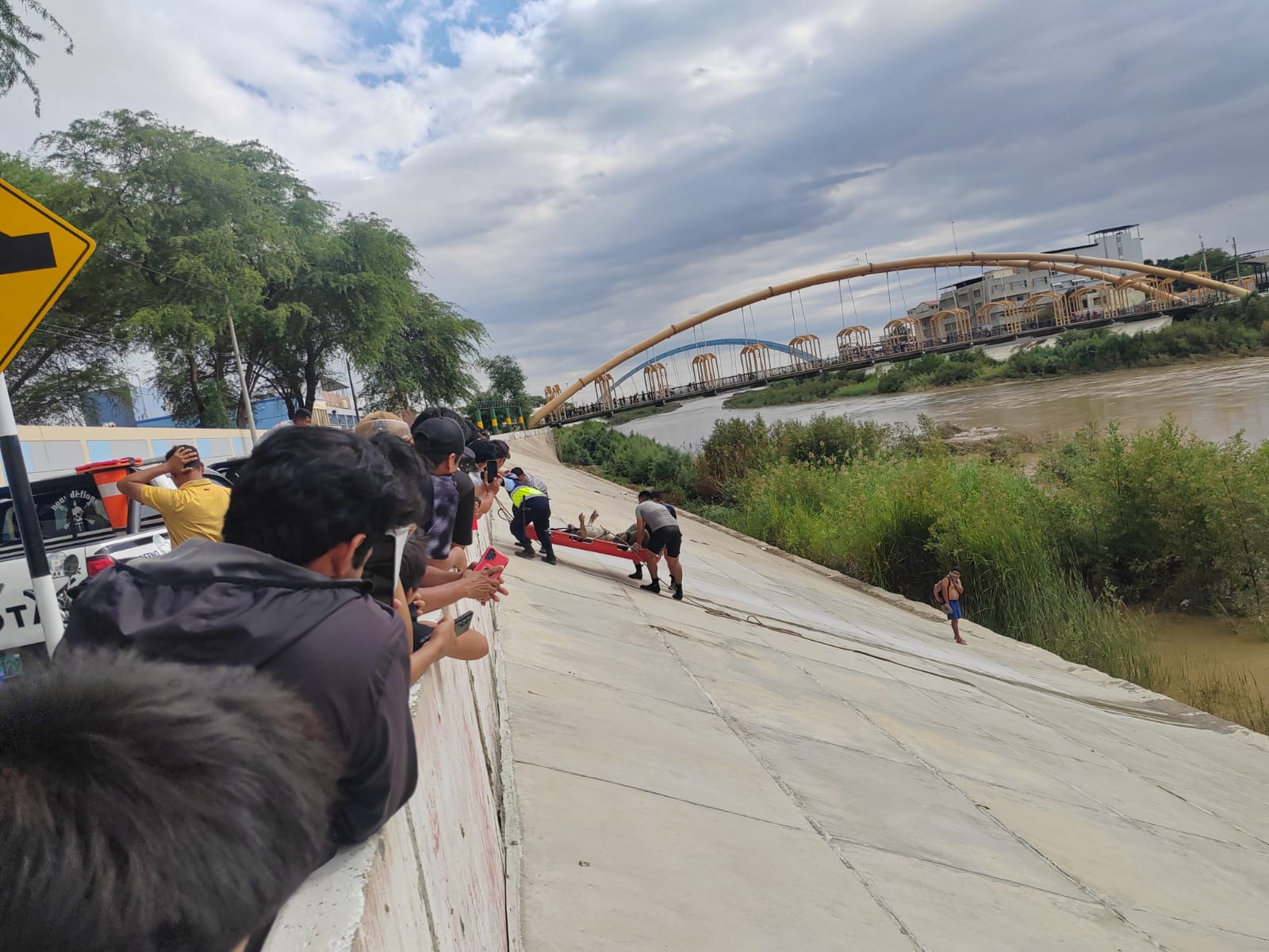 Hallan cuerpo de un hombre a orillas del río Piura