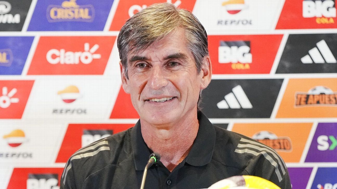 Óscar Ibáñez confía en Paolo Guerrero y alista renovación en la selección peruana