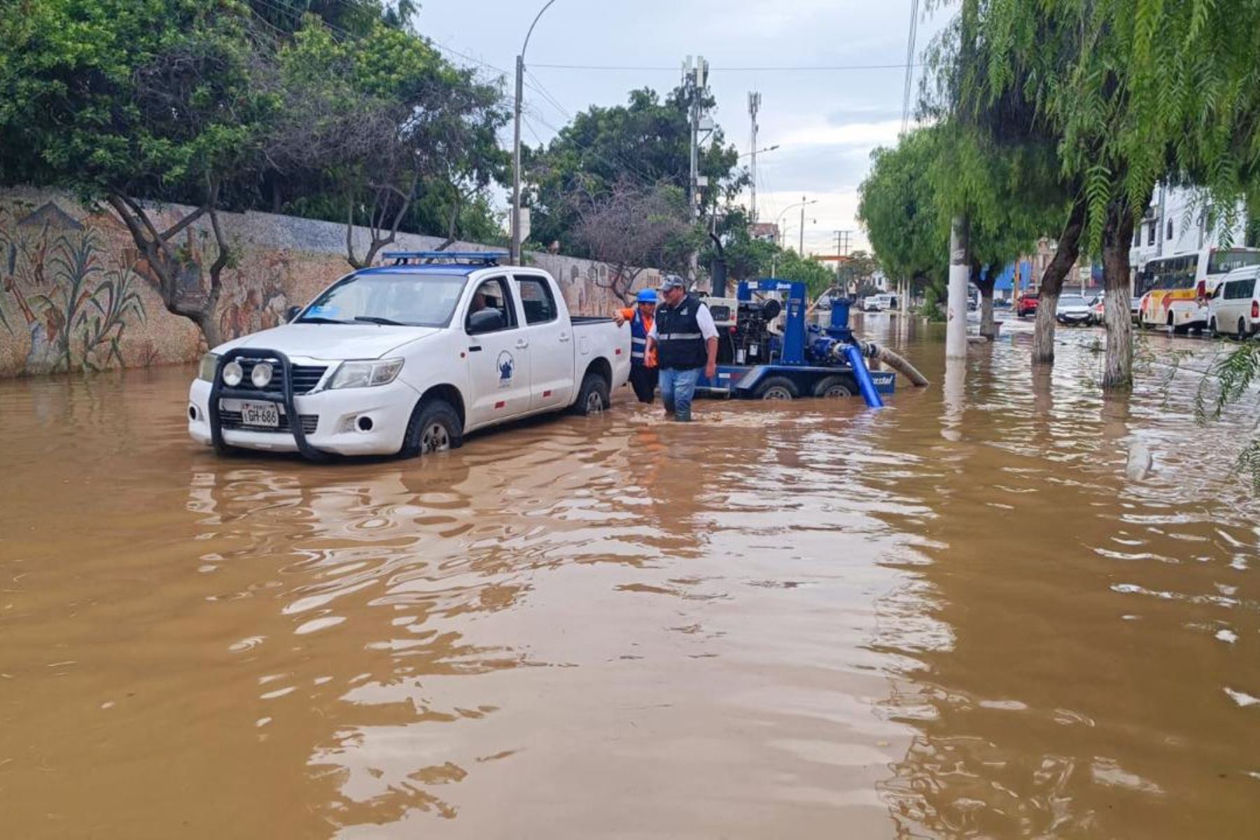 Precipitaciones y ráfagas de viento seguirán afectando la costa norte
