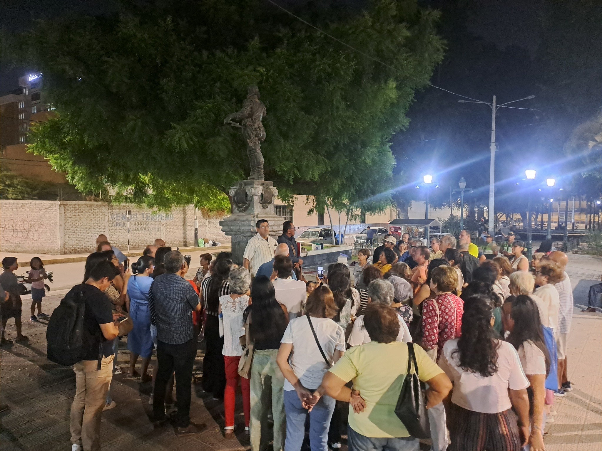 Vecinos rechazan instalación de tanque de tormentas que reduciría plaza Tres Culturas
