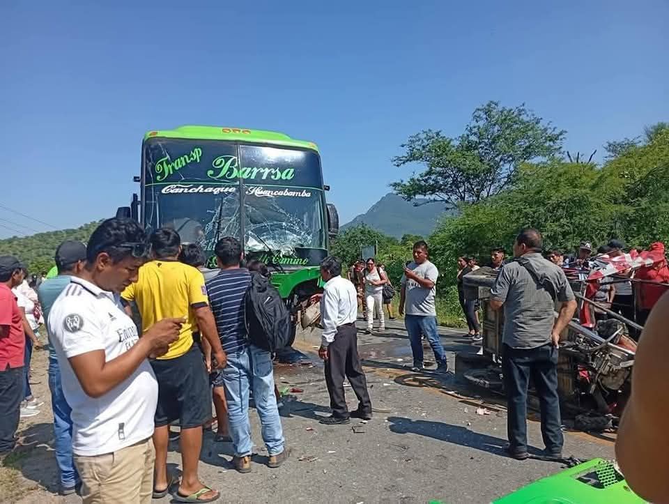 Accidente de tránsito entre un bus de transporte interprovincial y una mototaxi: dos fallecidos