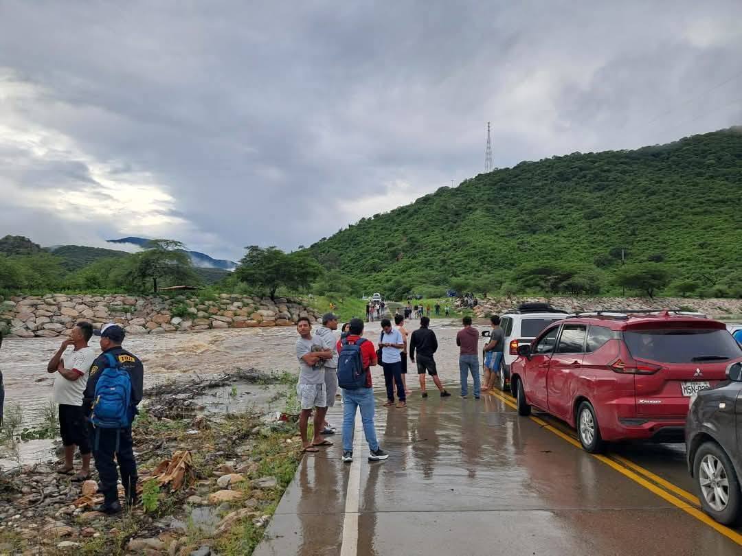 Lluvias torrenciales activan quebradas y elevan el caudal de ríos en Piura