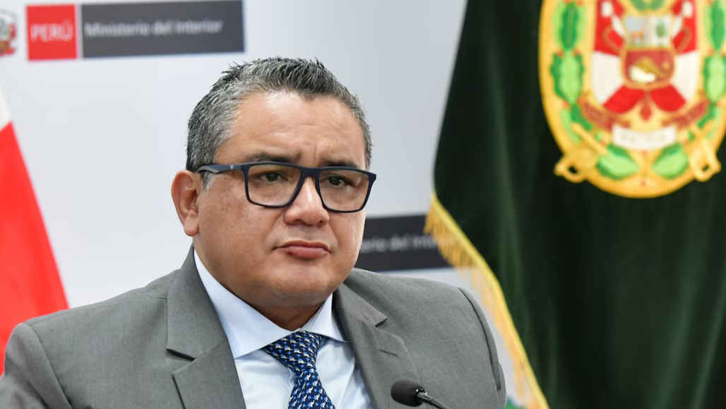 Juan José Santiváñez viaja a Europa en medio de pedido de la Fiscalía para que no abandone el país