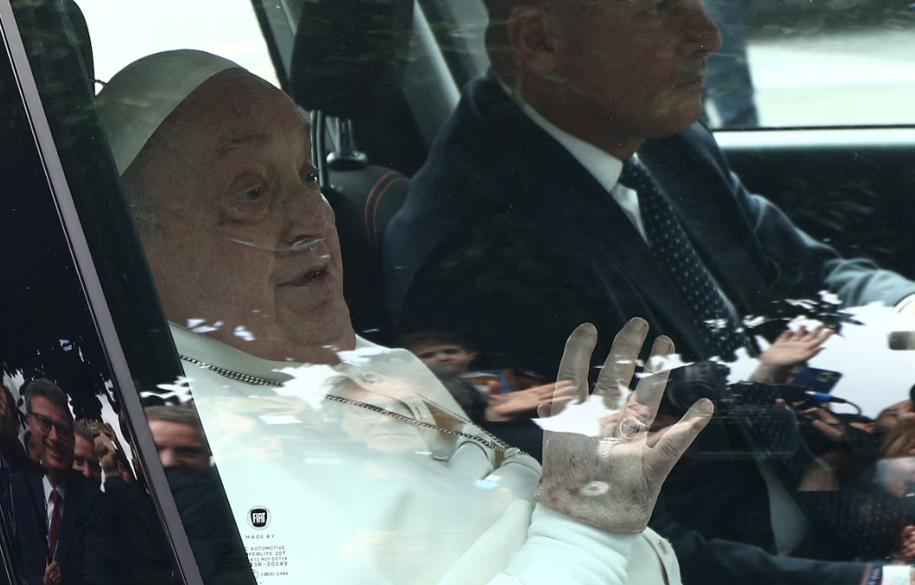 El papa Francisco recibe el alta: Agradece muestras de cariño y regresa al Vaticano