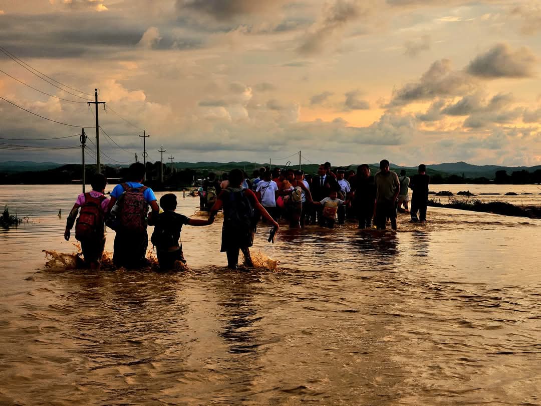 Río Tumbes se desborda y restringe tránsito en la Panamericana Norte