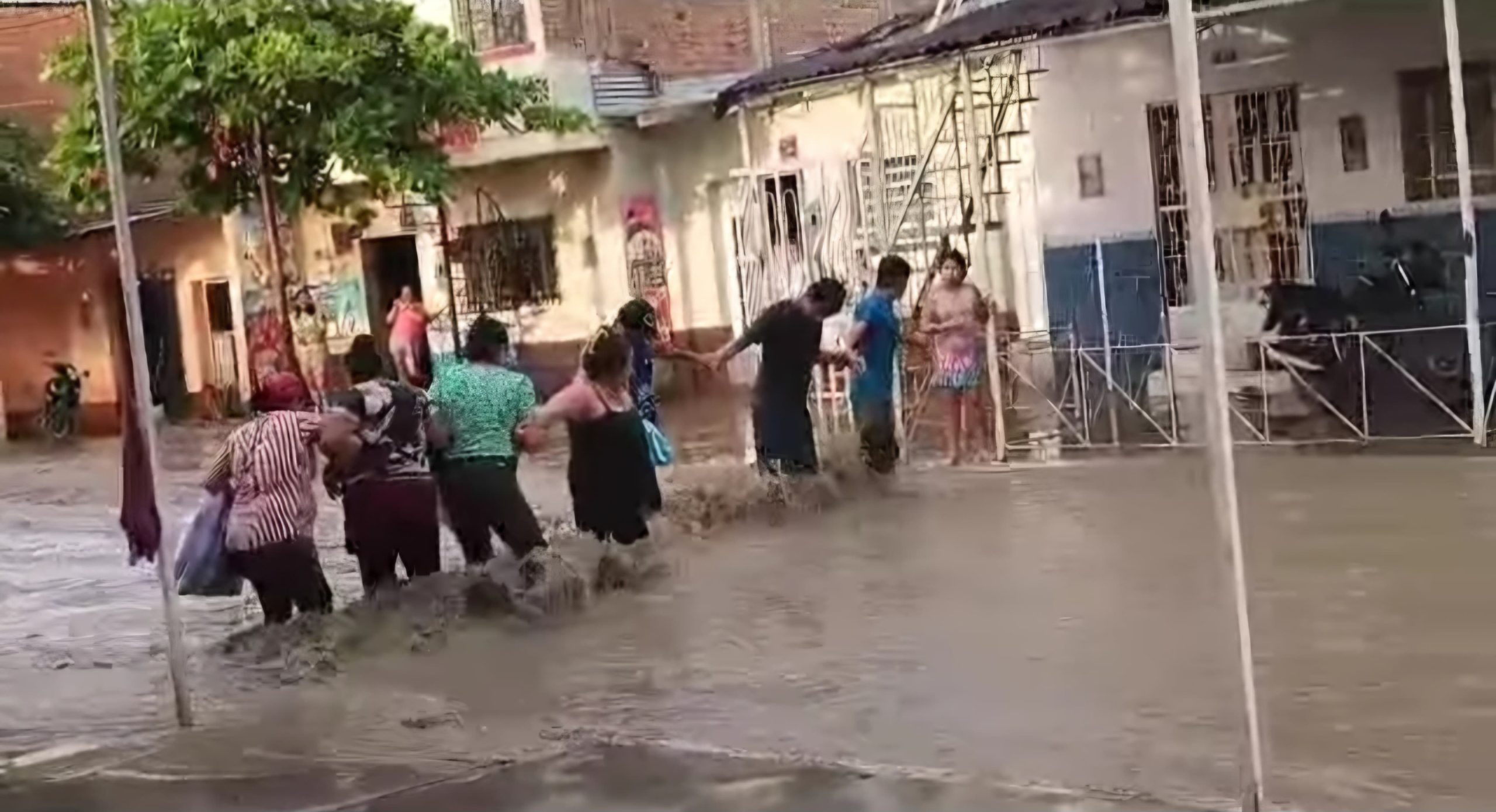 Lluvias extremas generan desbordes e inundaciones en el norte