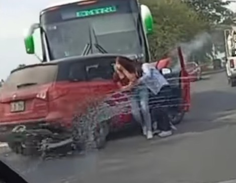 Choque entre bus y camioneta en la carretera La Unión-Piura deja dos heridos
