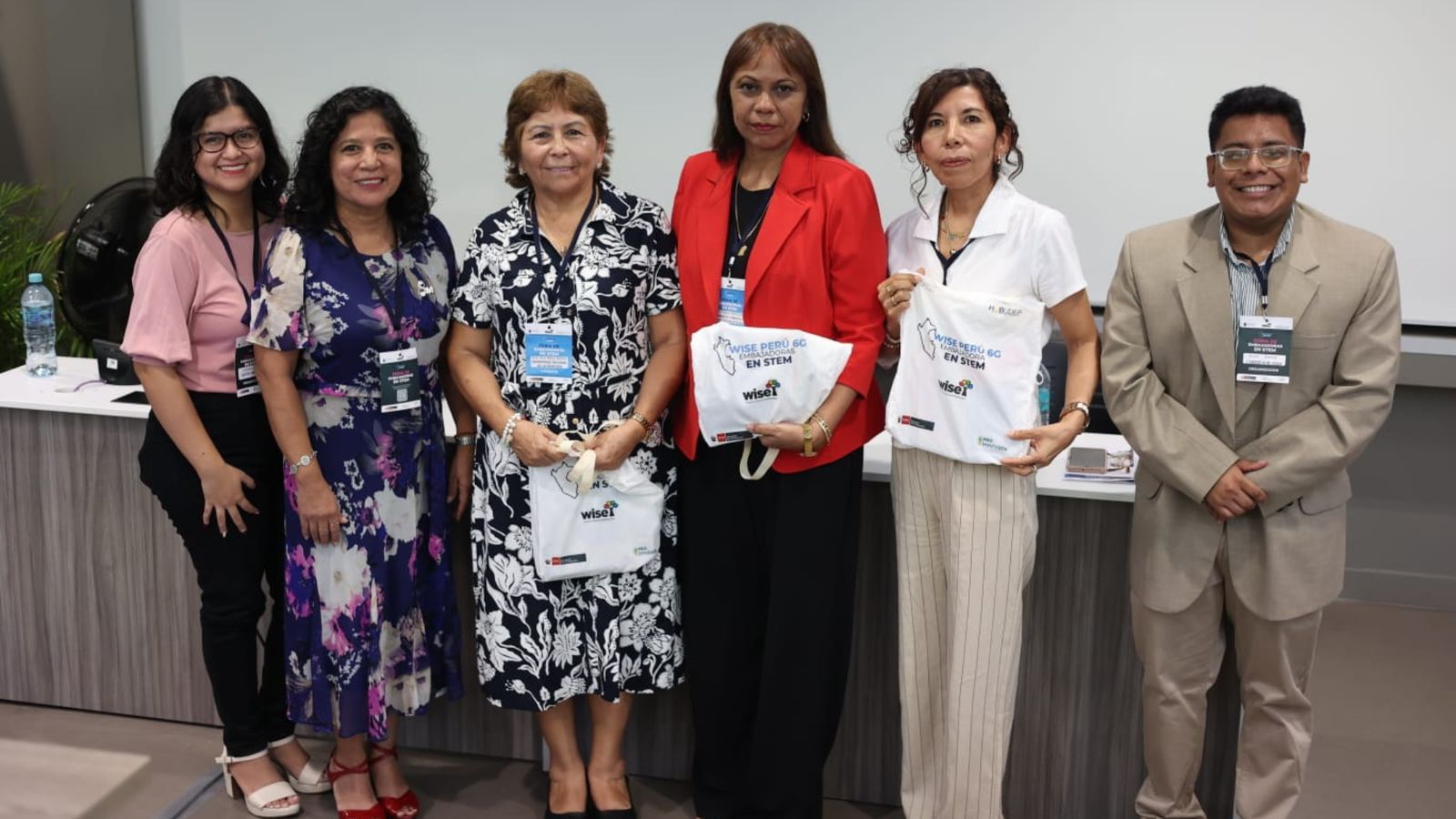 Panel de mujeres STEM impulsa el talento femenino en innovación y emprendimiento