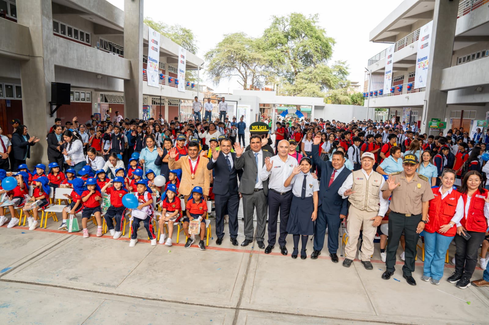 Gobernador y ministro de Vivienda inauguran Año Escolar 2025 en Piura
