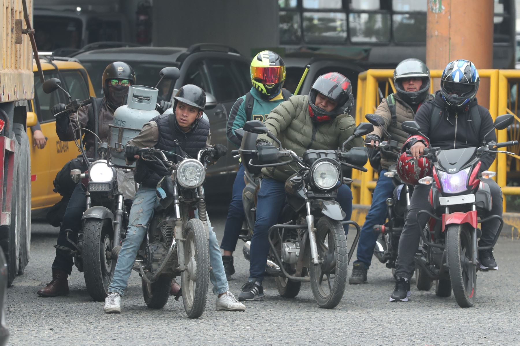 Gobierno prohíbe dos personas a bordo de motocicletas a partir del jueves