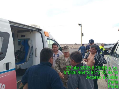 Salvan a 11 tripulantes de una embarcación varada por mal tiempo en el mar de Paita