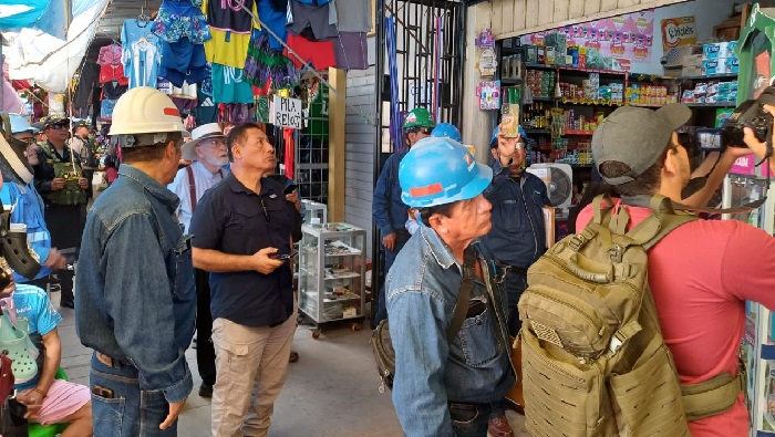 Instalaciones clandestinas en el Complejo de Mercados ponen en riesgo la vida de usuarios