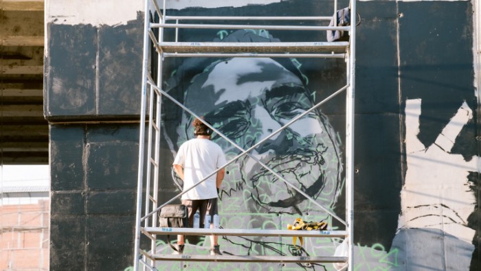 Dan inicio al mural que recordará a Paul Flores, una de las voces más queridas de la cumbia piurana