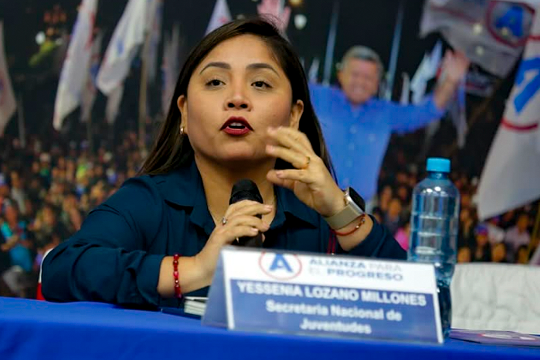 Afiliada a APP dirige oficina en Congreso sin título profesional ni transparencia pública