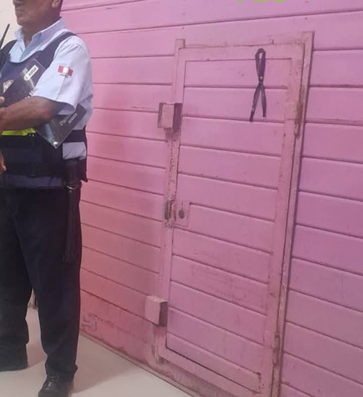 Colocan listón negro en mercado central de La Unión: comerciantes temen extorsión