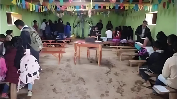 Escolares del caserío de Marmas Alto estudian en capilla por colapso de aulas