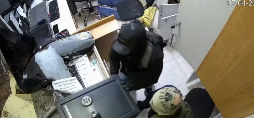 Delincuentes roban 102 mil soles tras violento asalto a empresa Álvarez Bohl