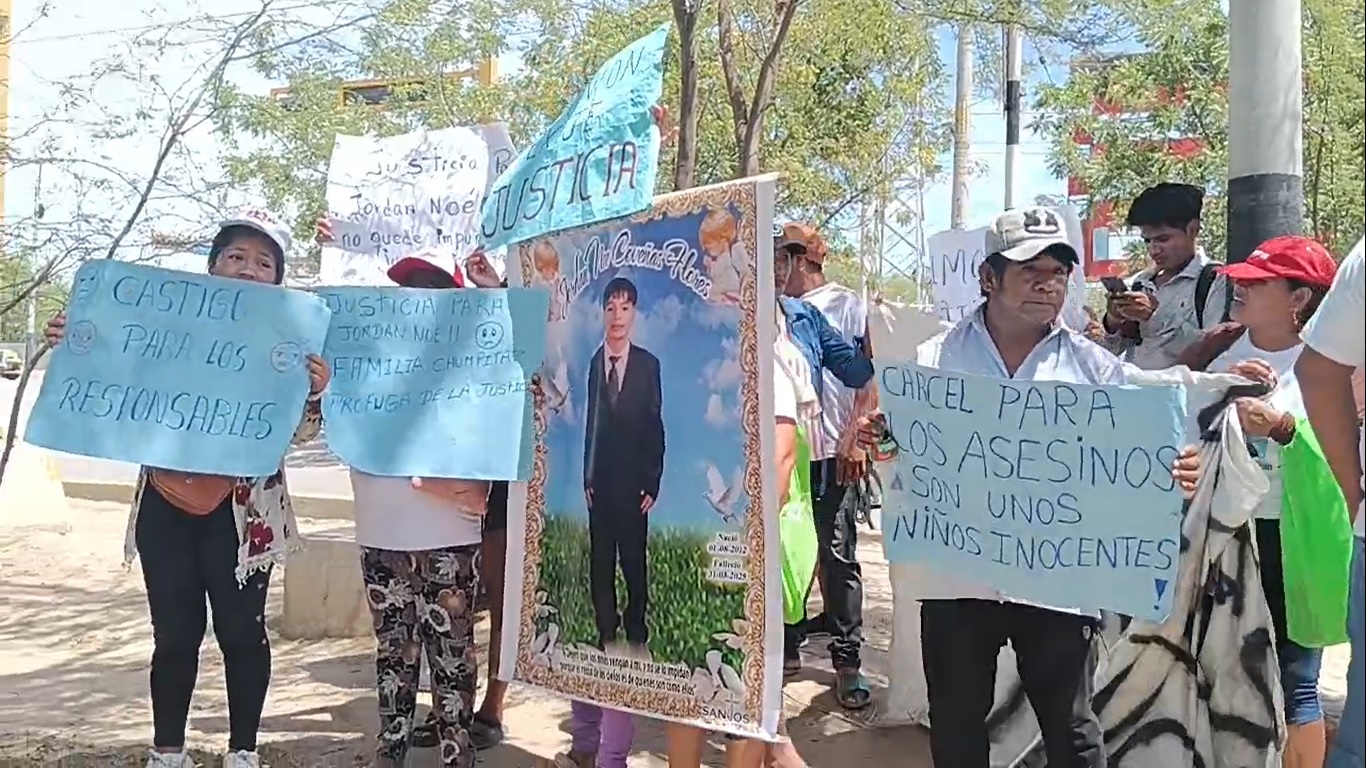 Familia de niños heridos en La Unión protestan y el general anuncia el cambio de personal policial Protesta niños baleados La Unión