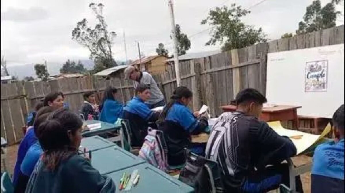 Alumnos de Huancabamba reciben clases en patios por aulas en mal estado