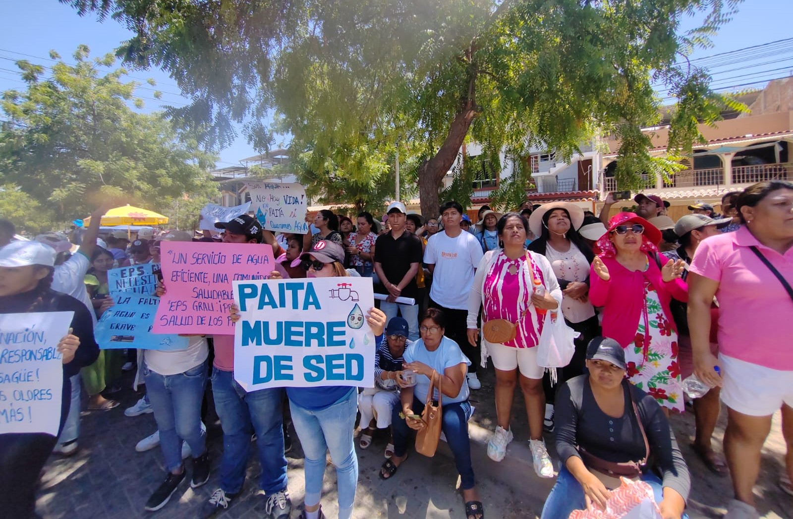 Pobladores del puerto de Paita protestan frente a la EPS Grau por el servicio de agua y desagüe