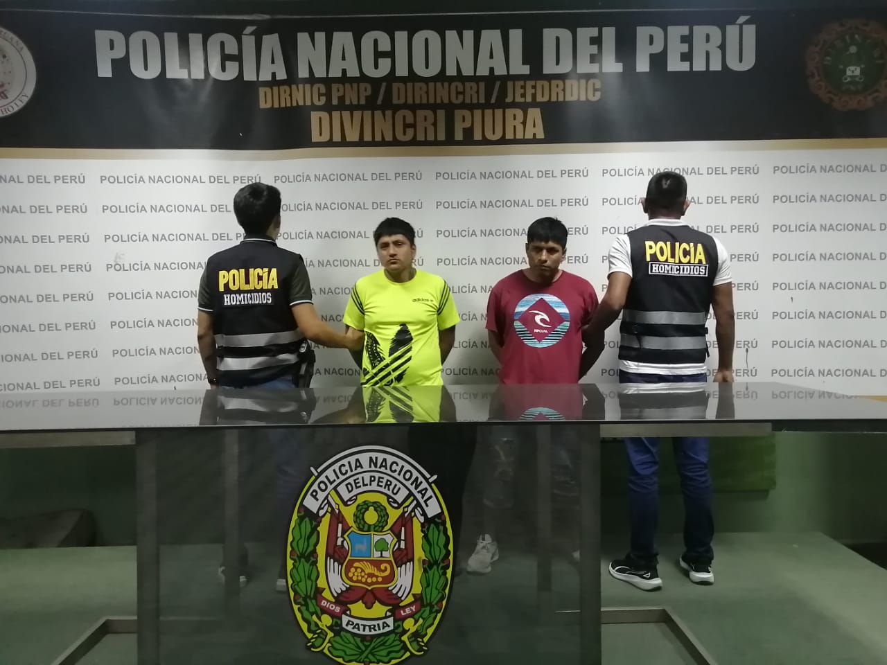 Hombre es asesinado en un bar de Castilla; dos sospechosos detenidos