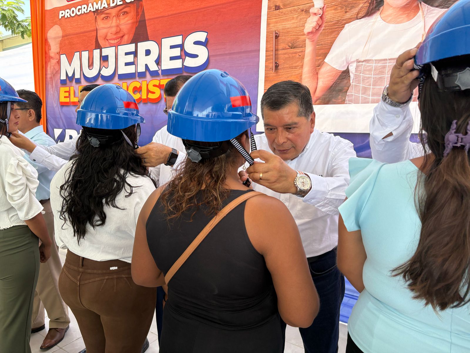 Treinta mujeres piuranas acceden a beca para estudiar electricidad técnica