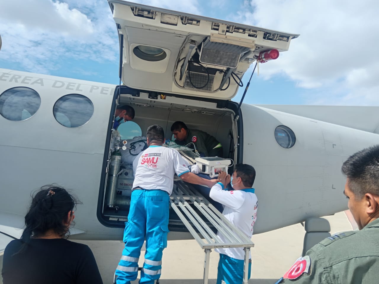 Joven con graves quemaduras es trasladada en avión desde Chulucanas a Lima