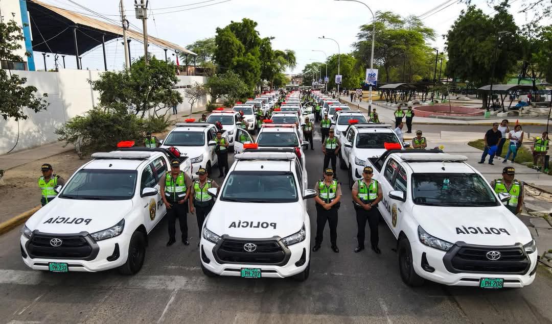 Piura: entregan 30 camionetas a la Policía para patrullar y proteger obras de inversión pública