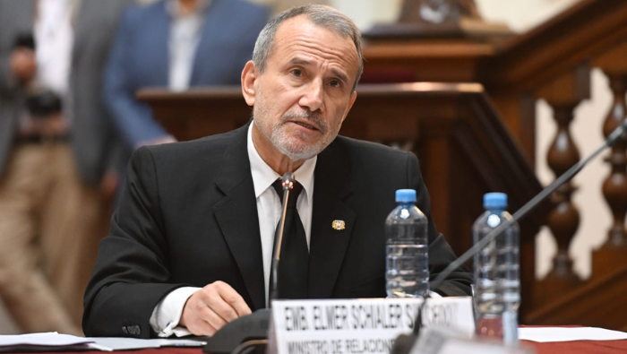 Ministro Schialer asistirá al funeral del papa tras negativa del Congreso a Boluarte