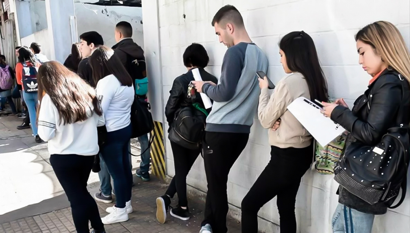 El mercado laboral juvenil de Perú se retrasa: cuatrocientos mil puestos perdidos