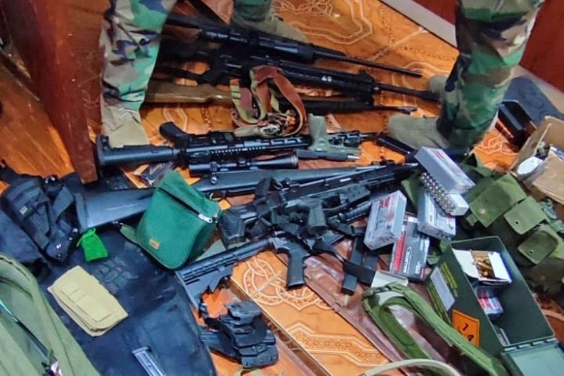 Fuerzas del orden incautan arsenal de guerra y detienen a tres personas en Pataz