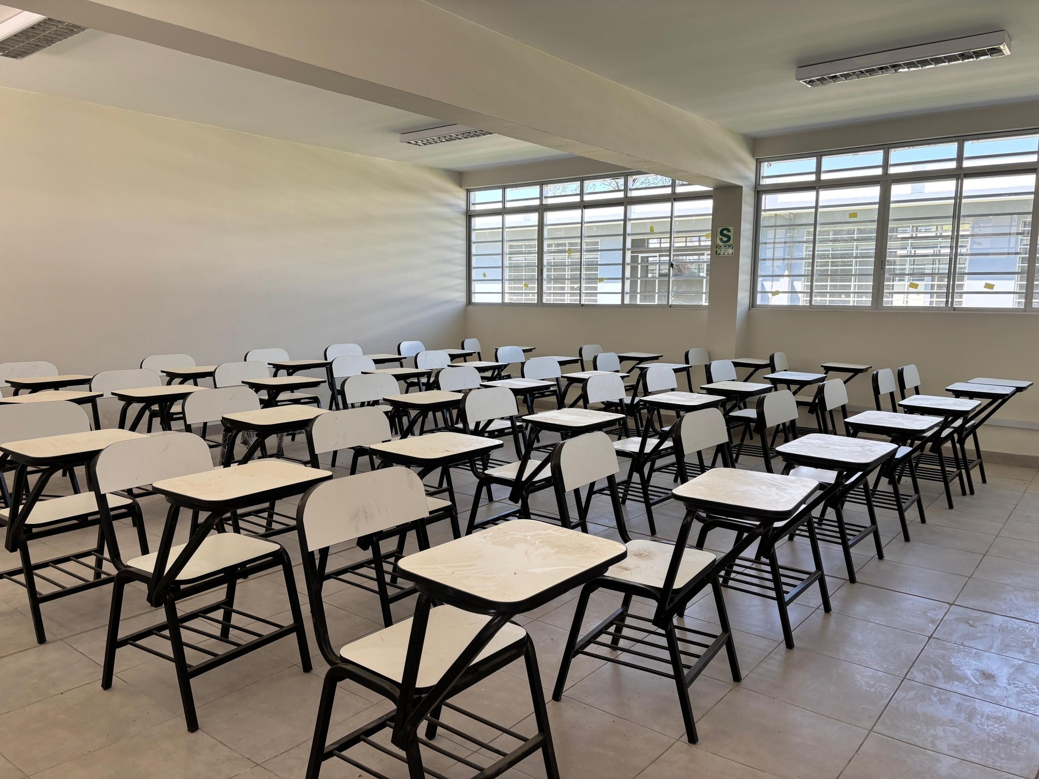 Catacaos: Gobierno Regional entrega mobiliario al Instituto Tecnológico Manuel Yarlequé Espinoza