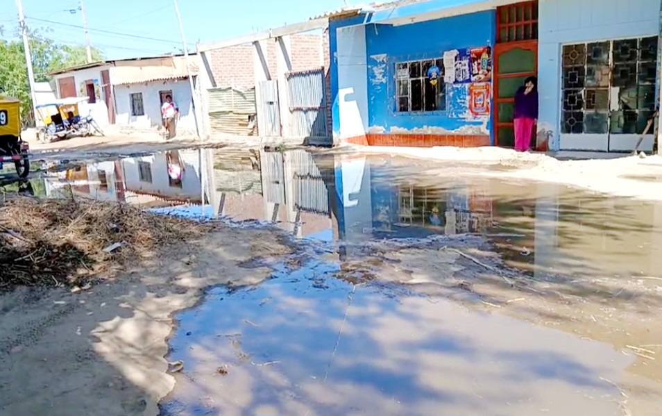 Vecinos de La Unión viven entre desagües y amenazan con arrojar agua a la comuna
