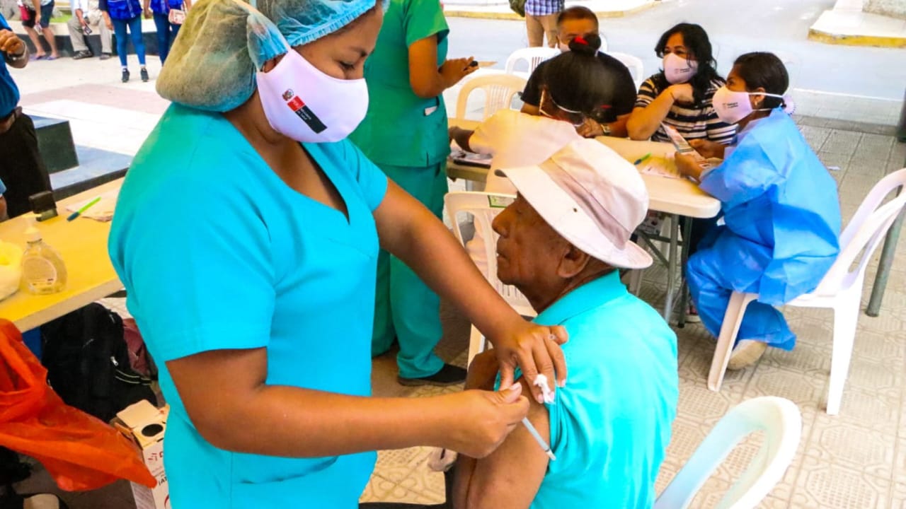 Diresa logra inmunizar a más de 38 mil piuranos en campaña de vacunación
