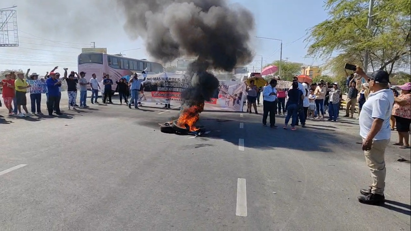 Bloquean la carretera y exigen la construcción de las vías auxiliares para evitar accidentes