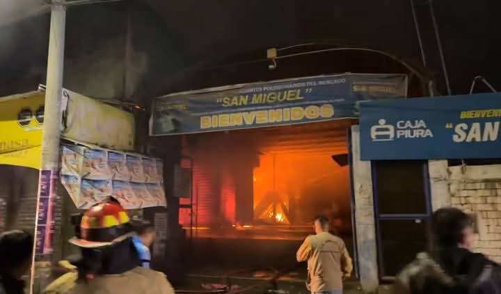 Más de 50 puestos destruidos por incendio en mercado del sector San Miguel