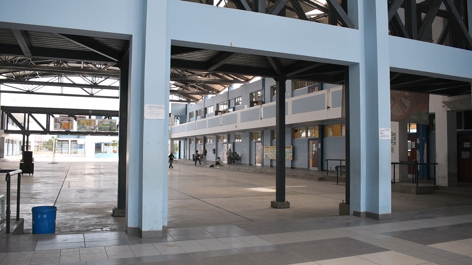 Más de 200 colegios sin luz en Piura por deuda de la DRE